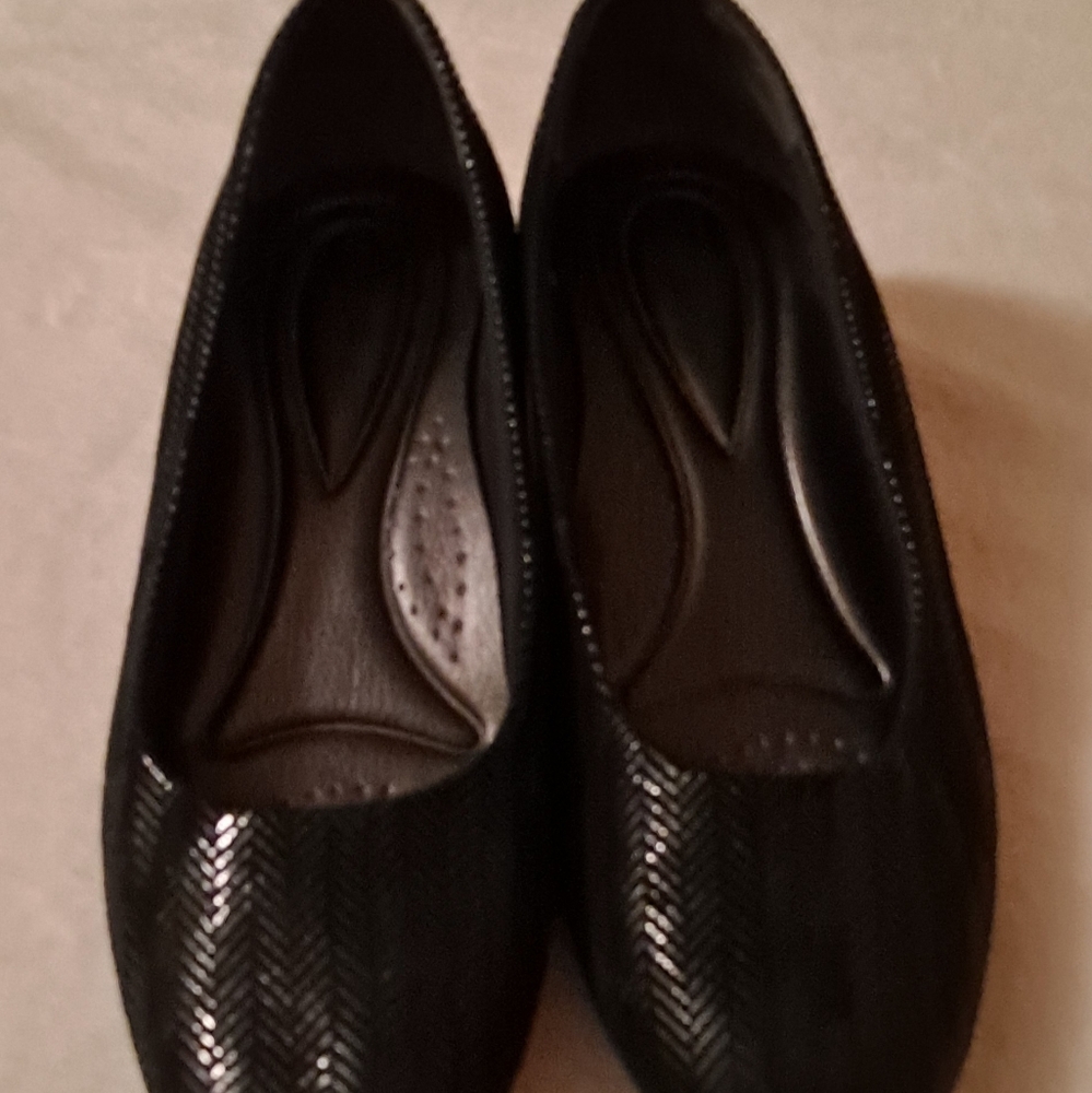 Trotters Lauren Patent Suede Mini Wedge Black 8W Tll0-00l